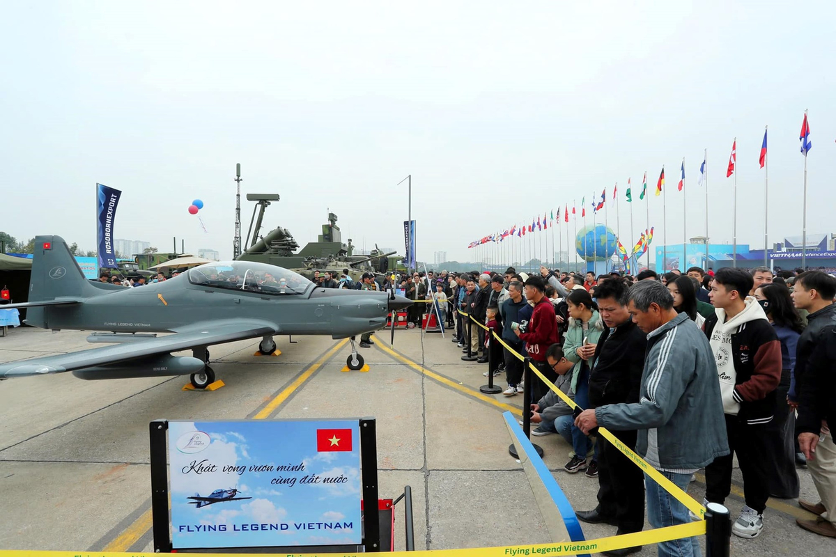 Triển lãm Quốc phòng quốc tế 2022 được tổ chức tại sân bay Gia Lâm với hàng chục loại vũ khí hiện đại 